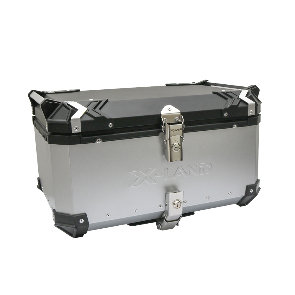 18bd3b1c-2145-4de9-b6dd-735c0fa7a225.jpg Centralni kofer X-LAND ALU sivi 65L - Slika 1