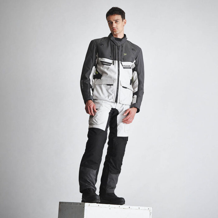 Pantalone ATLAZ svetlo sivo crne MODEKA - Slika 3